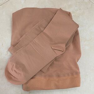 NEW w/o tags Sigvaris 20-30mm Hg Full Length Tan Compression Tights Shoe